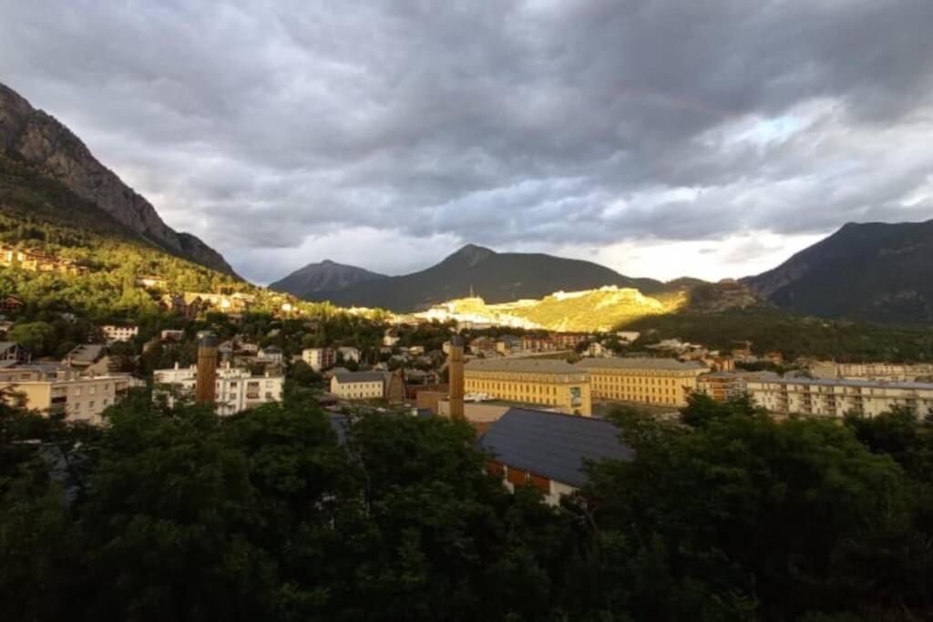 Appartement De Charme Le 1707 Au Coeur De La Cite Vauban Briançon Eksteriør bilde